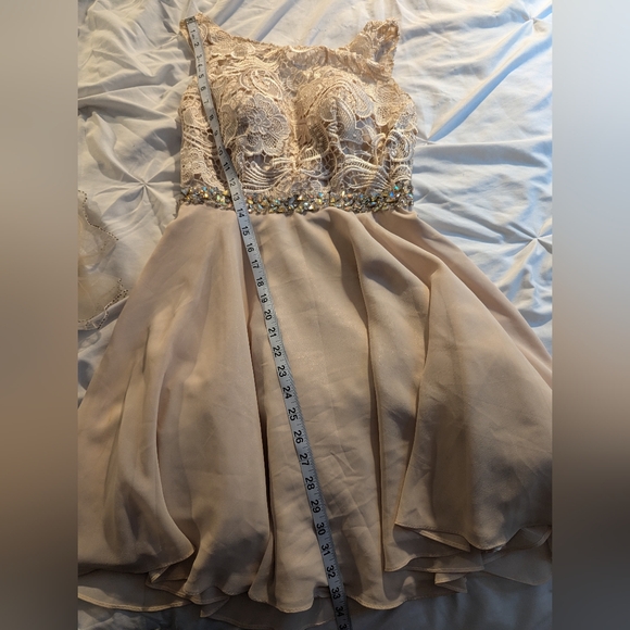 Formal dress - Picture 9 of 9